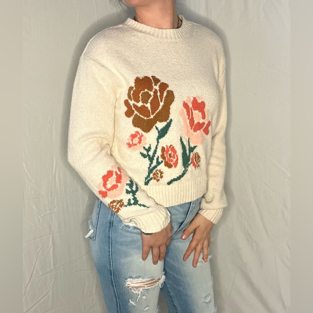 Women’s Flower Sweater Size M
